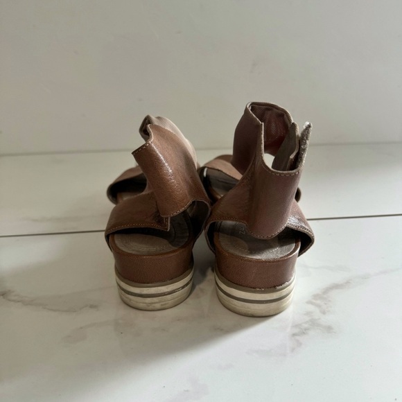 Eileen Fisher Women’s Spree Sport Quartz Leather Ankle Strap Sandals - Picture 6 of 6